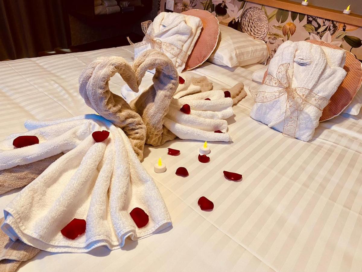 Le Bois Dormant-Hotel Restaurant & Spa Logis Hotel 샹파뇰 외부 사진